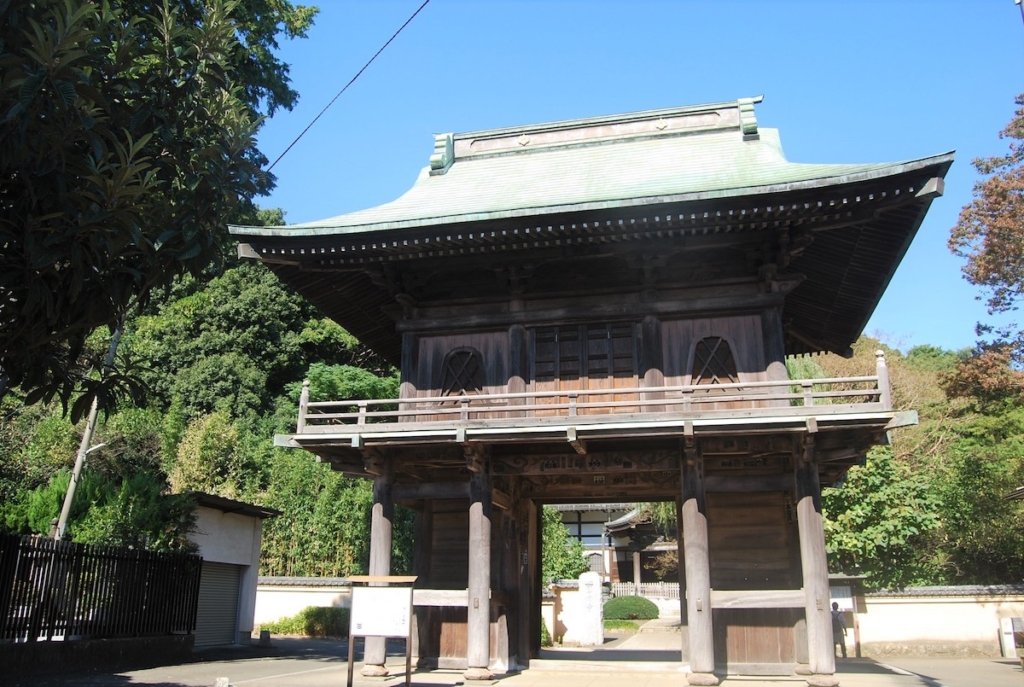 武蔵國分寺の門前にある「国分寺楼門」。国分寺市重要有形文化財に指定されています