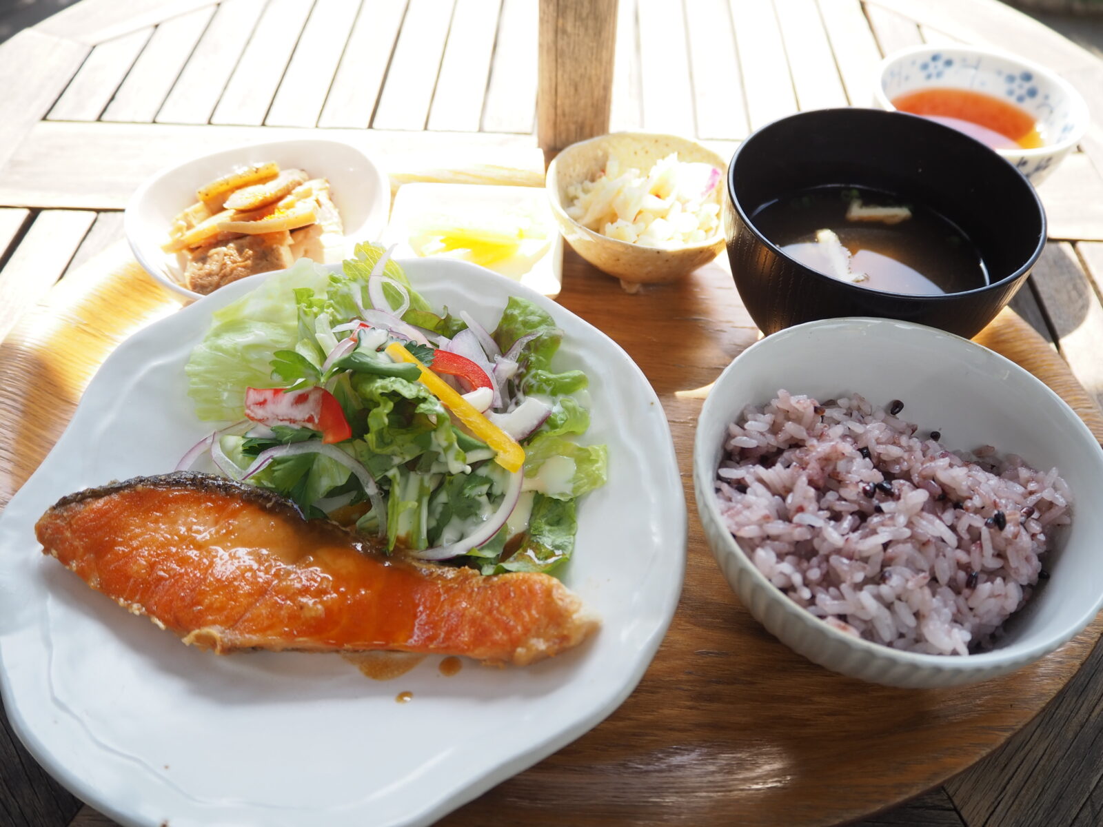 【小平市】朝どれ地元野菜を使った定食や本格スイーツが味わえる「カフェラグラス」