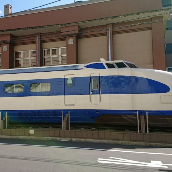 国分寺市】実物の車両に乗って運転席にも座れる「新幹線資料館